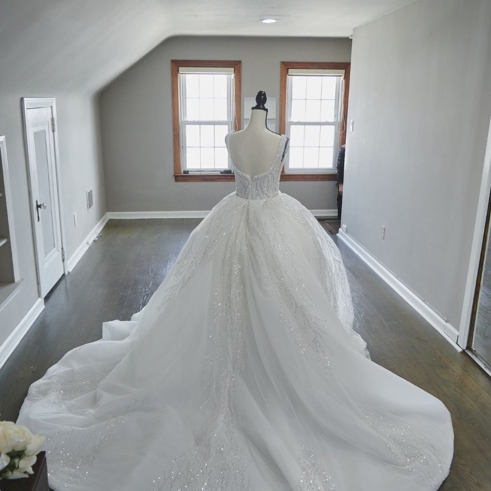 Elegant Wedding Dress with detachable skirt Size (4)